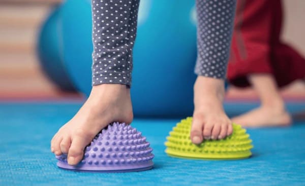 Плоскостопие и лечебная гимнастика: 22 простых упражнения от плоскостопия